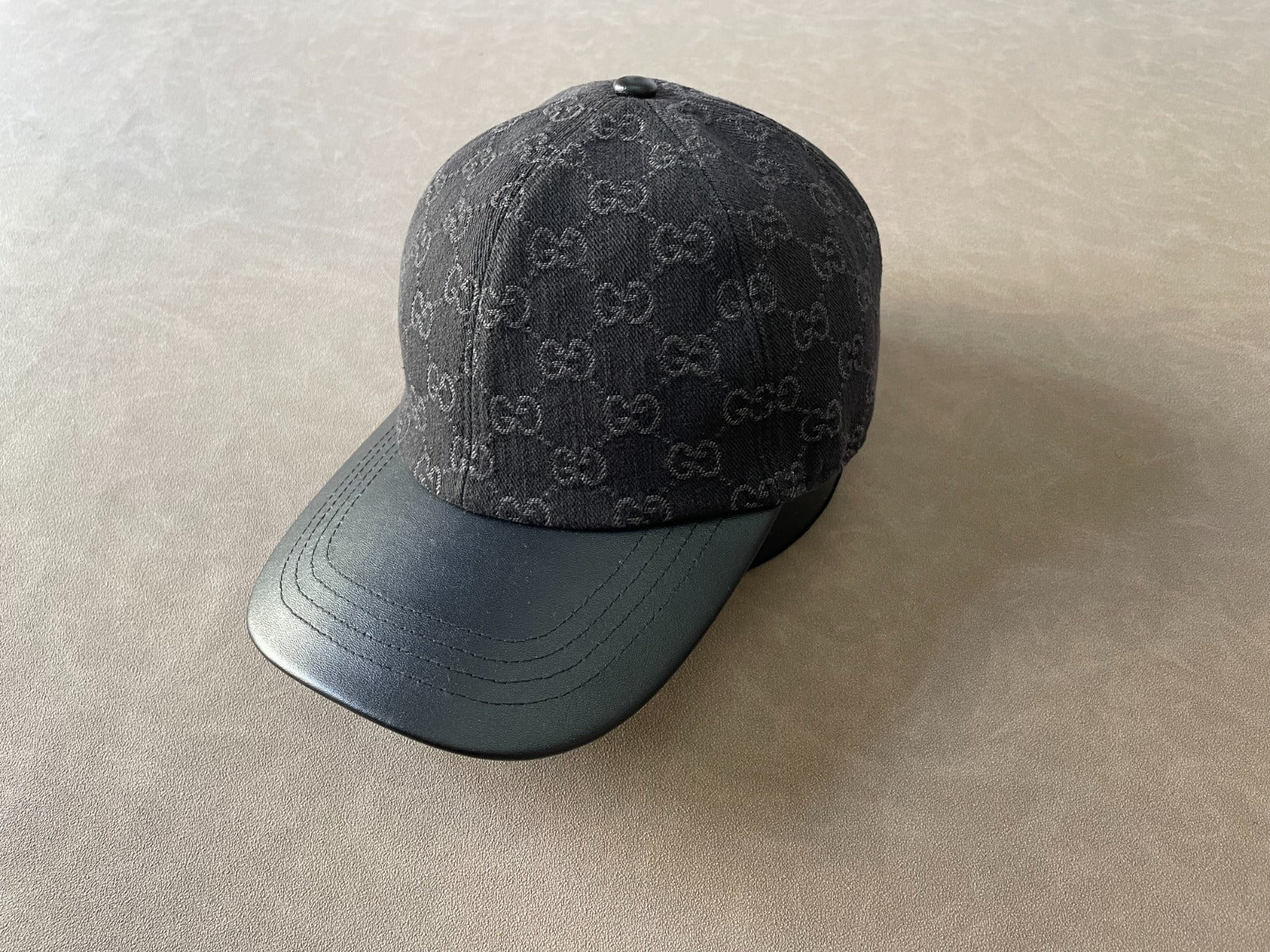 Caps