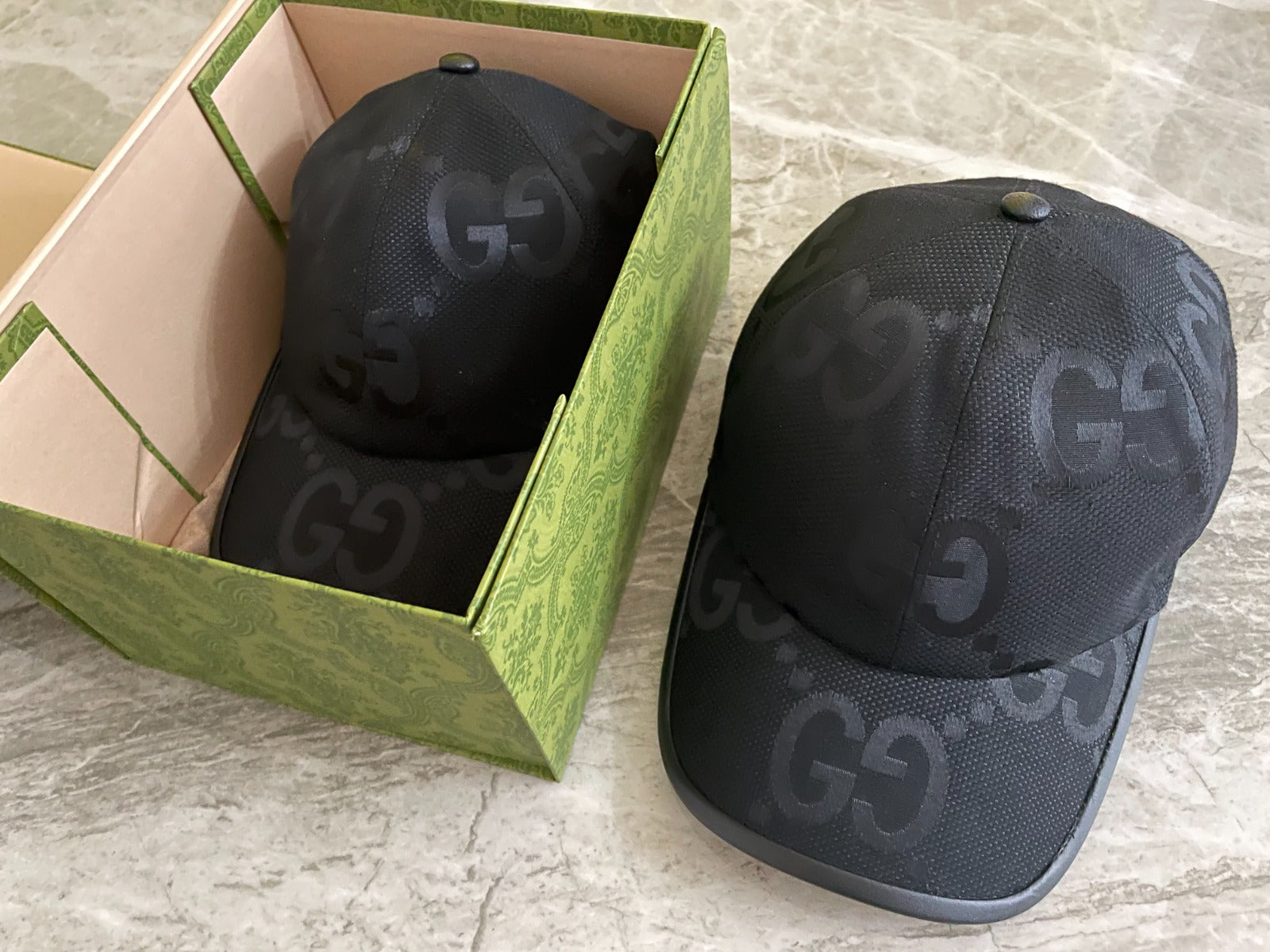 Caps