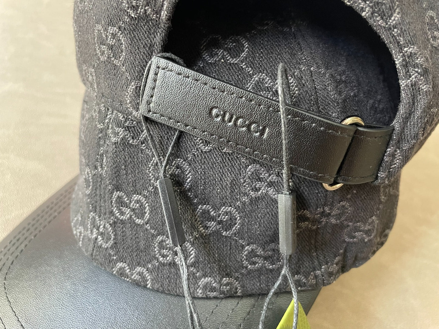 Caps