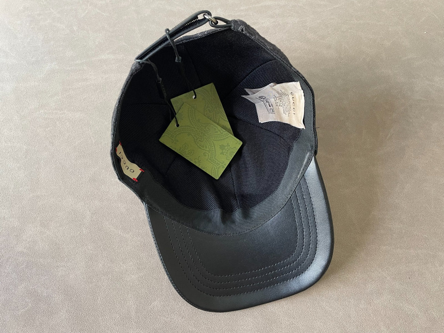 Caps