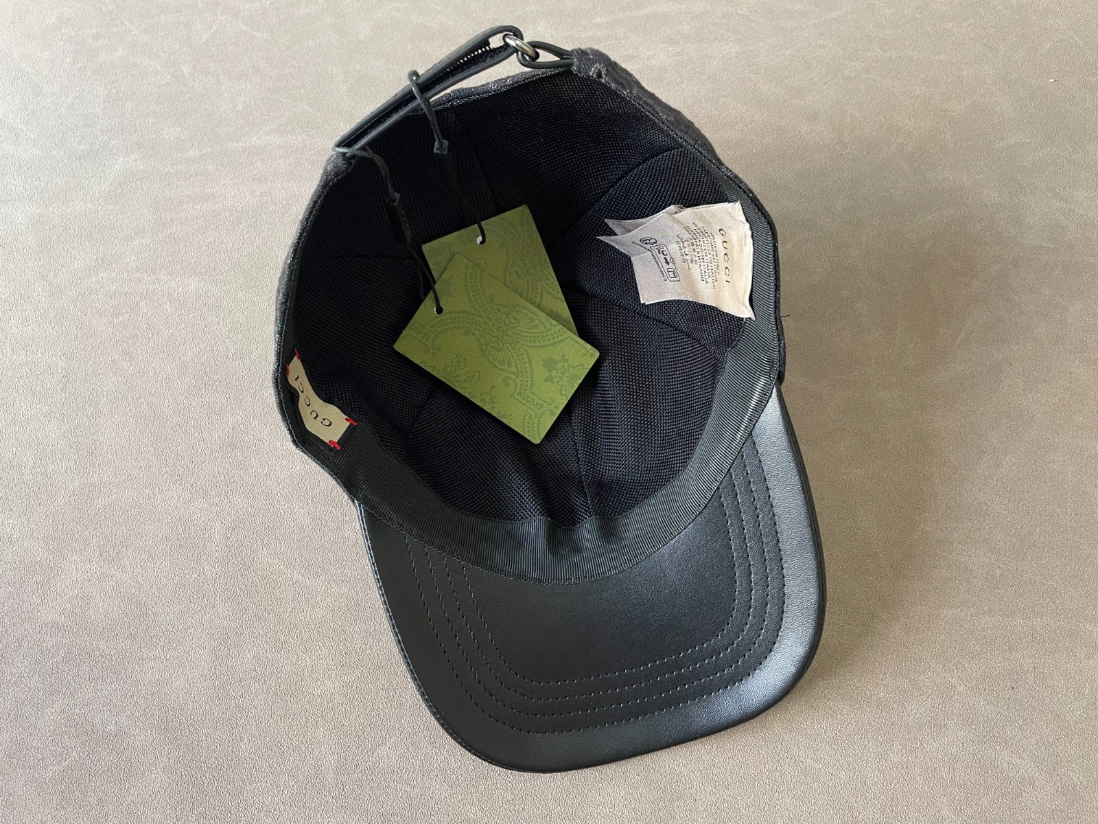 Caps