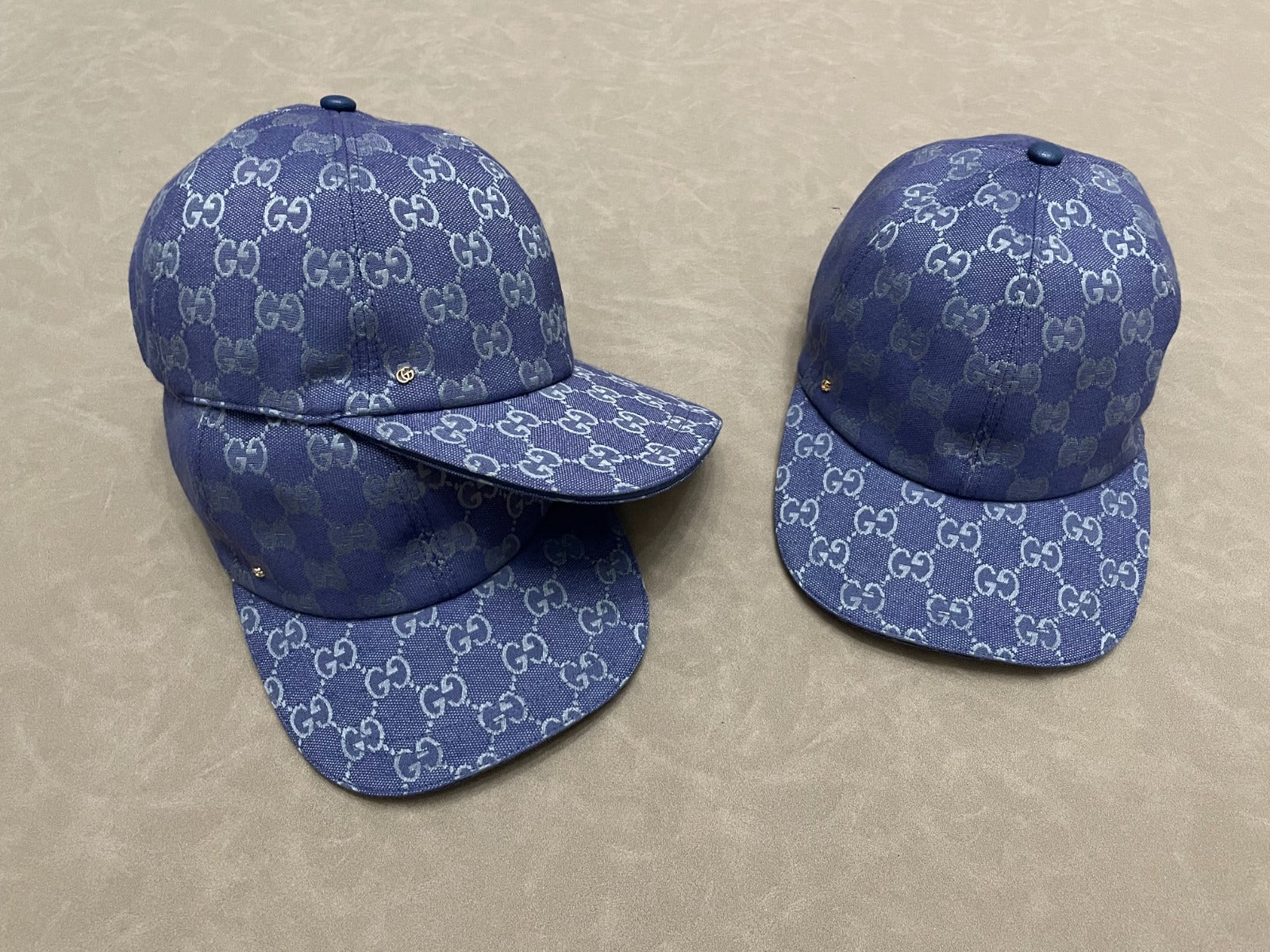 Caps