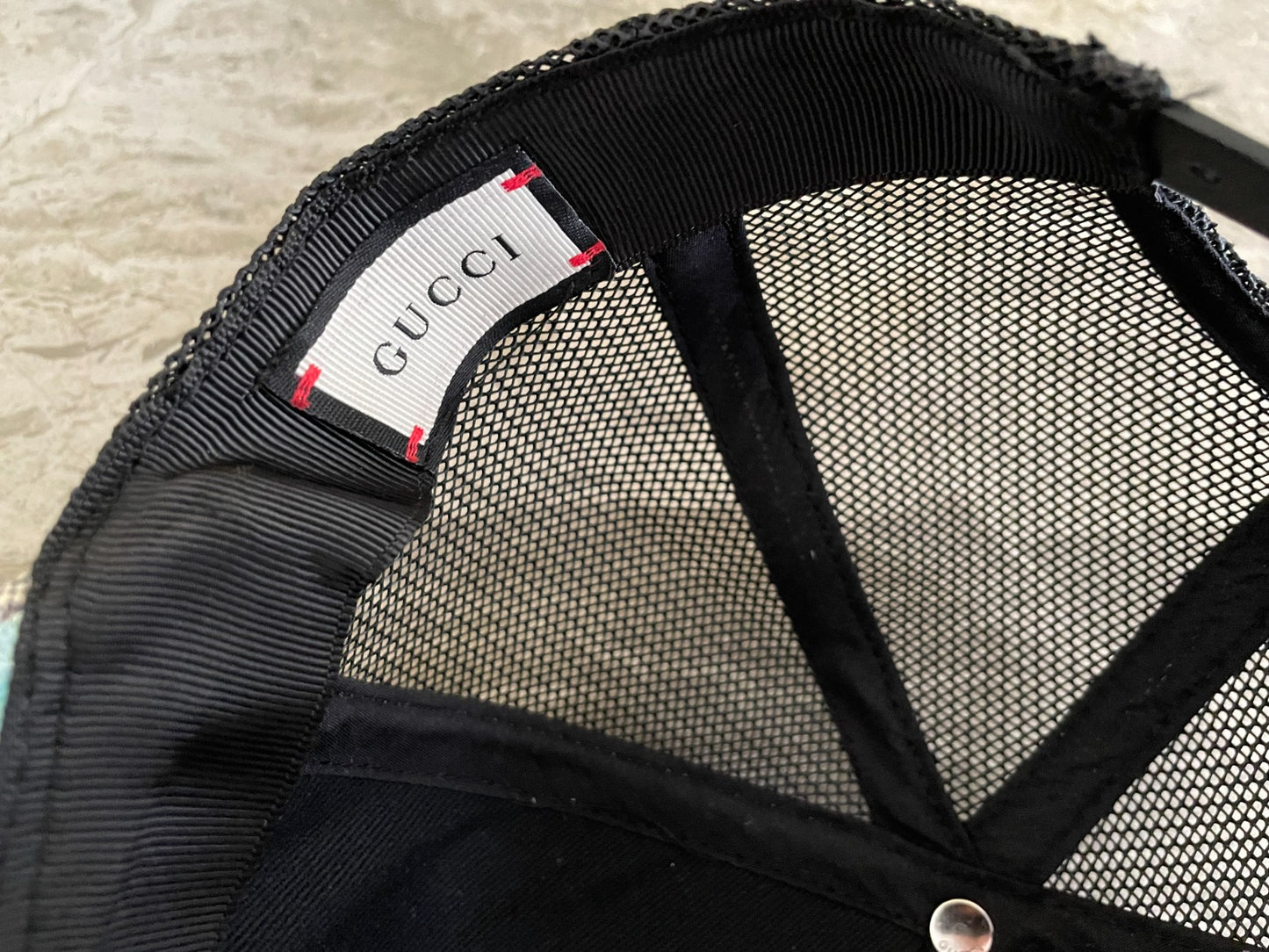 Caps