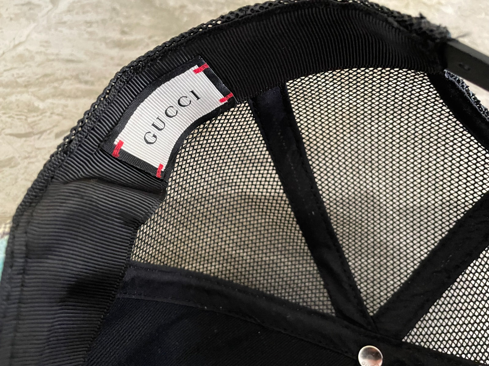 Caps