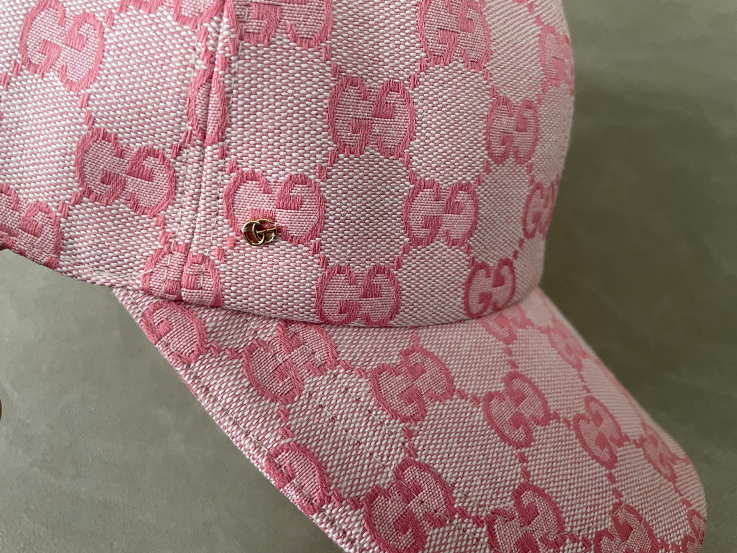 Caps