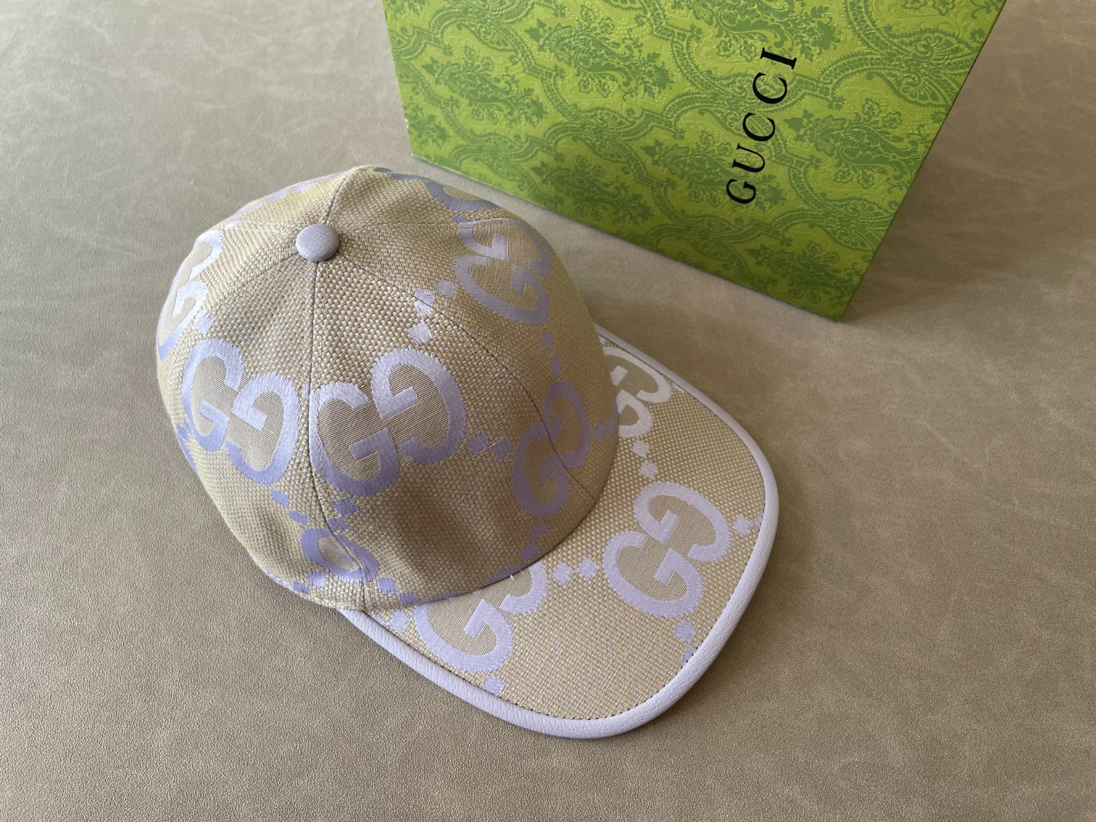 Caps