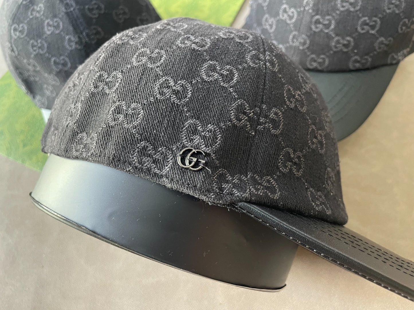 Caps