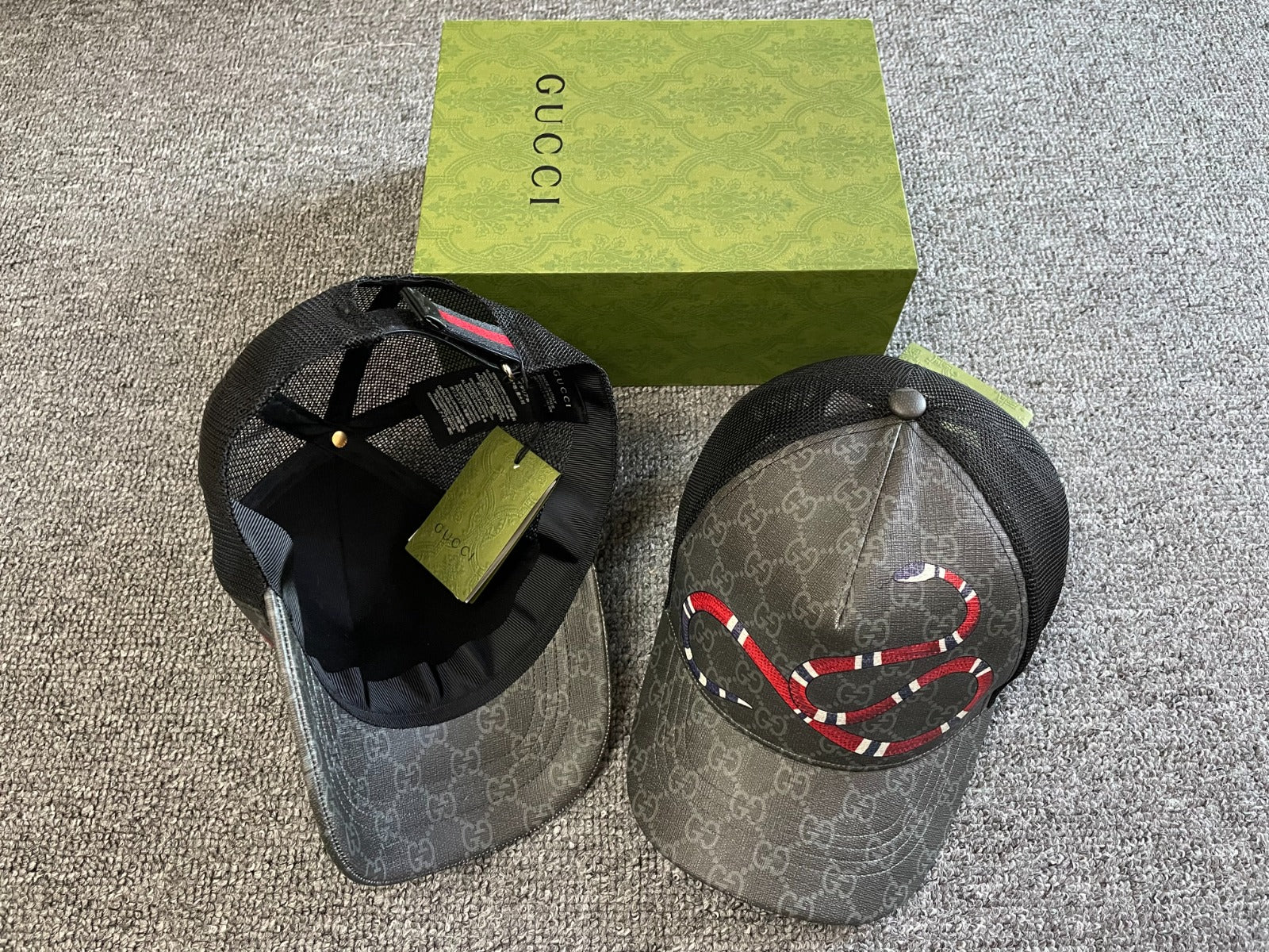 Caps