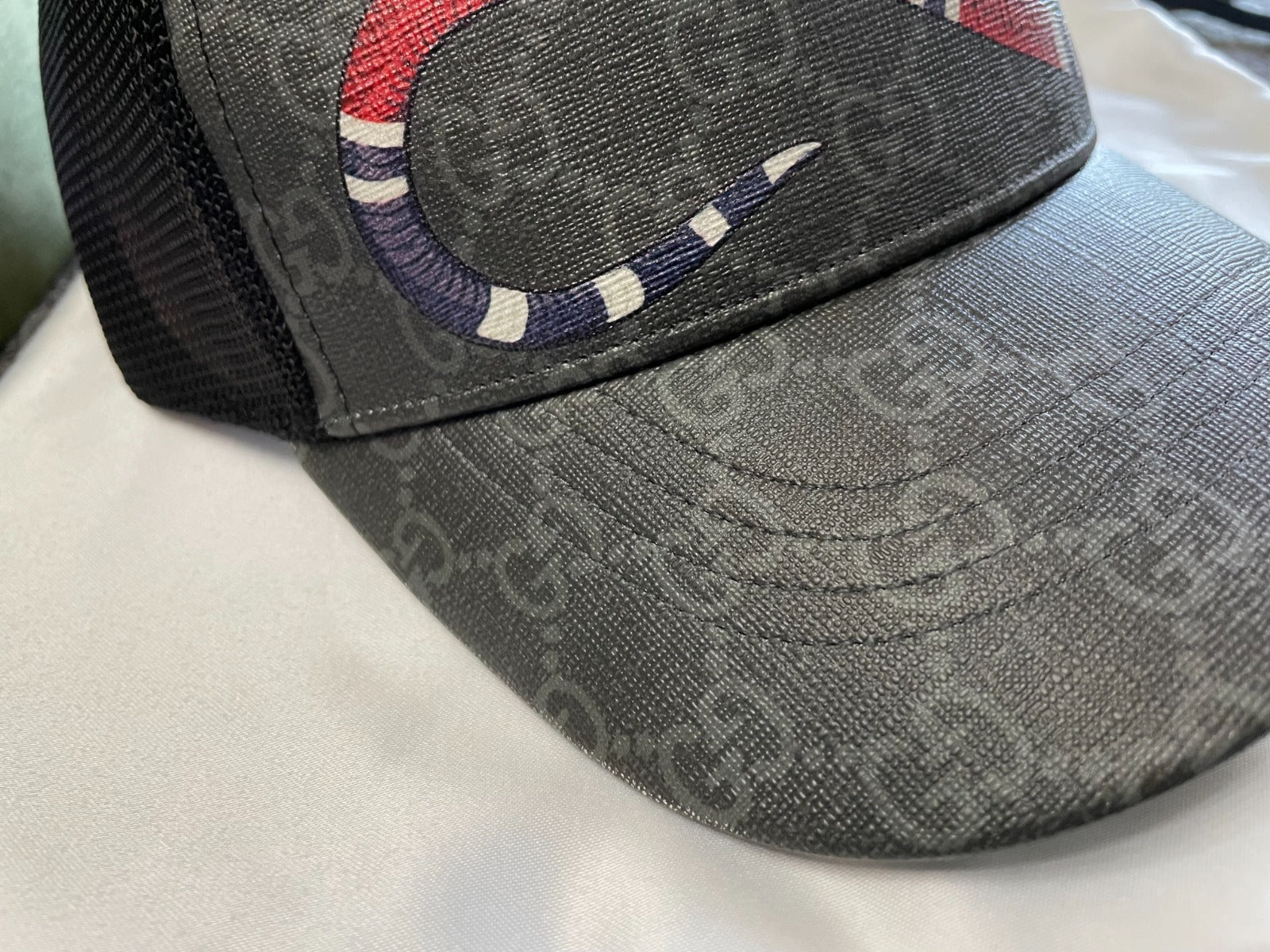 Caps