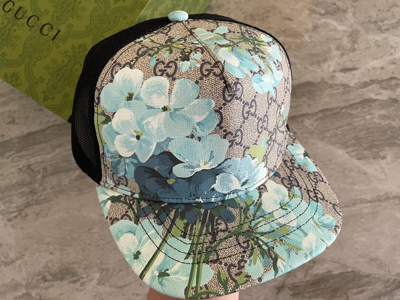 Caps